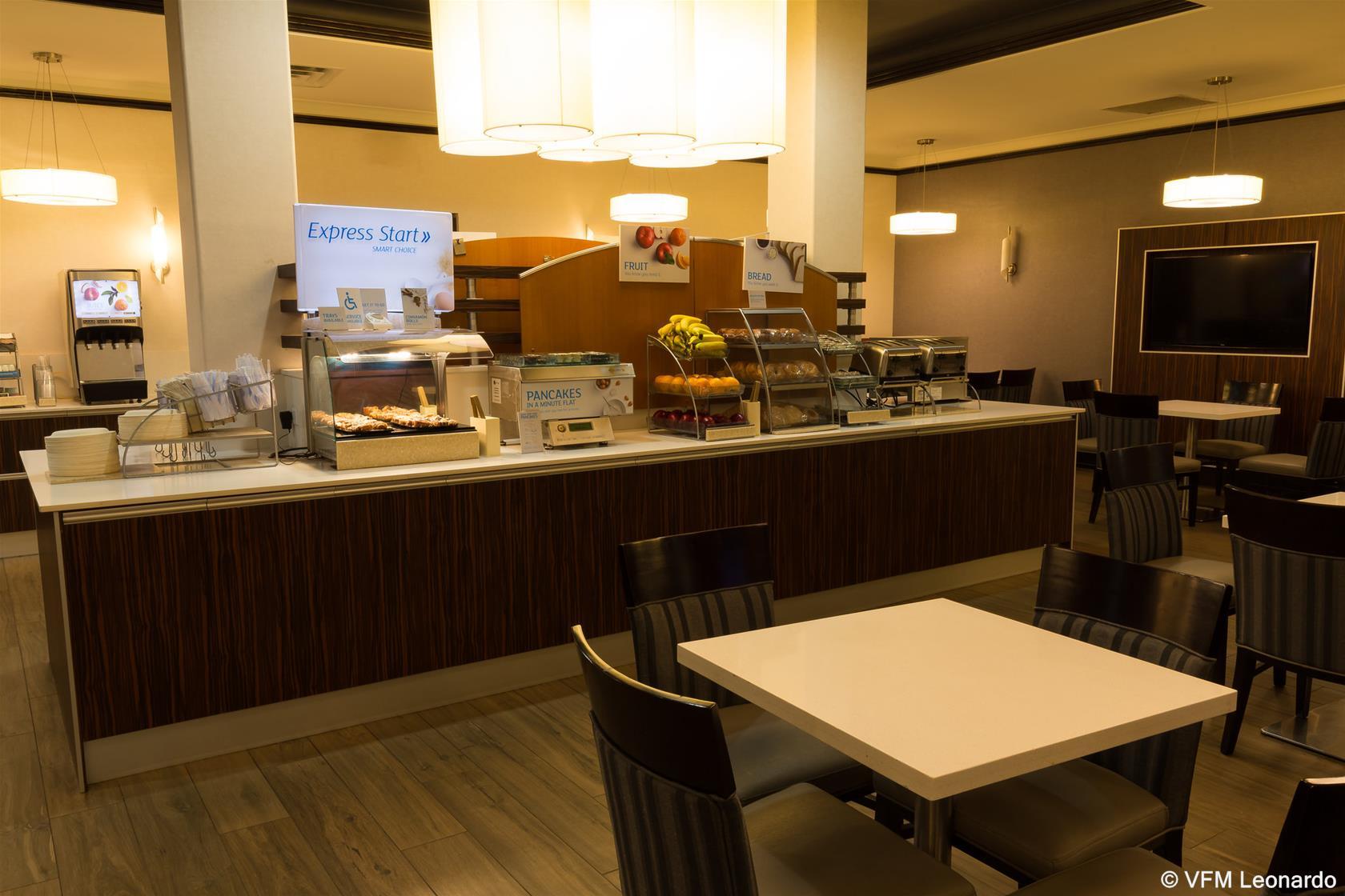 Holiday Inn Express Edmonton Downtown By Ihg Exterior photo