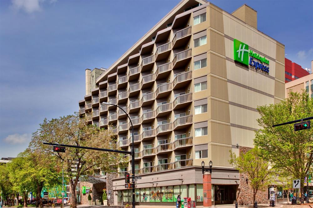 Holiday Inn Express Edmonton Downtown By Ihg Exterior photo